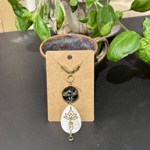 la shop à choupi collier breloque lotus