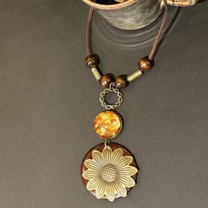 la shop à choupi collier breloque fleur corde suédine