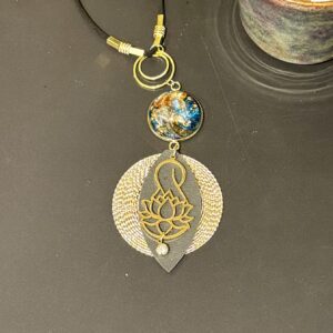 la shop à choupi collier breloque lotus