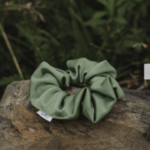 CHOUCHOU EN SATIN - PISTACHE - Soha & Co.