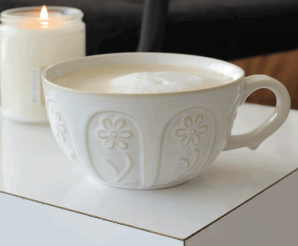 moi d'abord tasse fleurs gravées